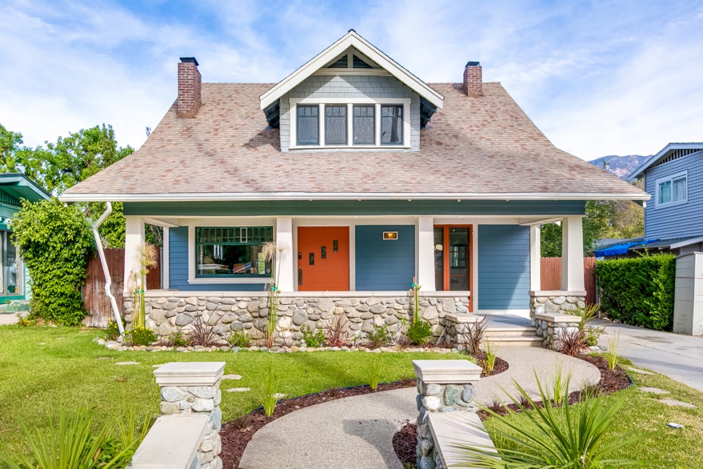 Investor home staging Craftsman with red door